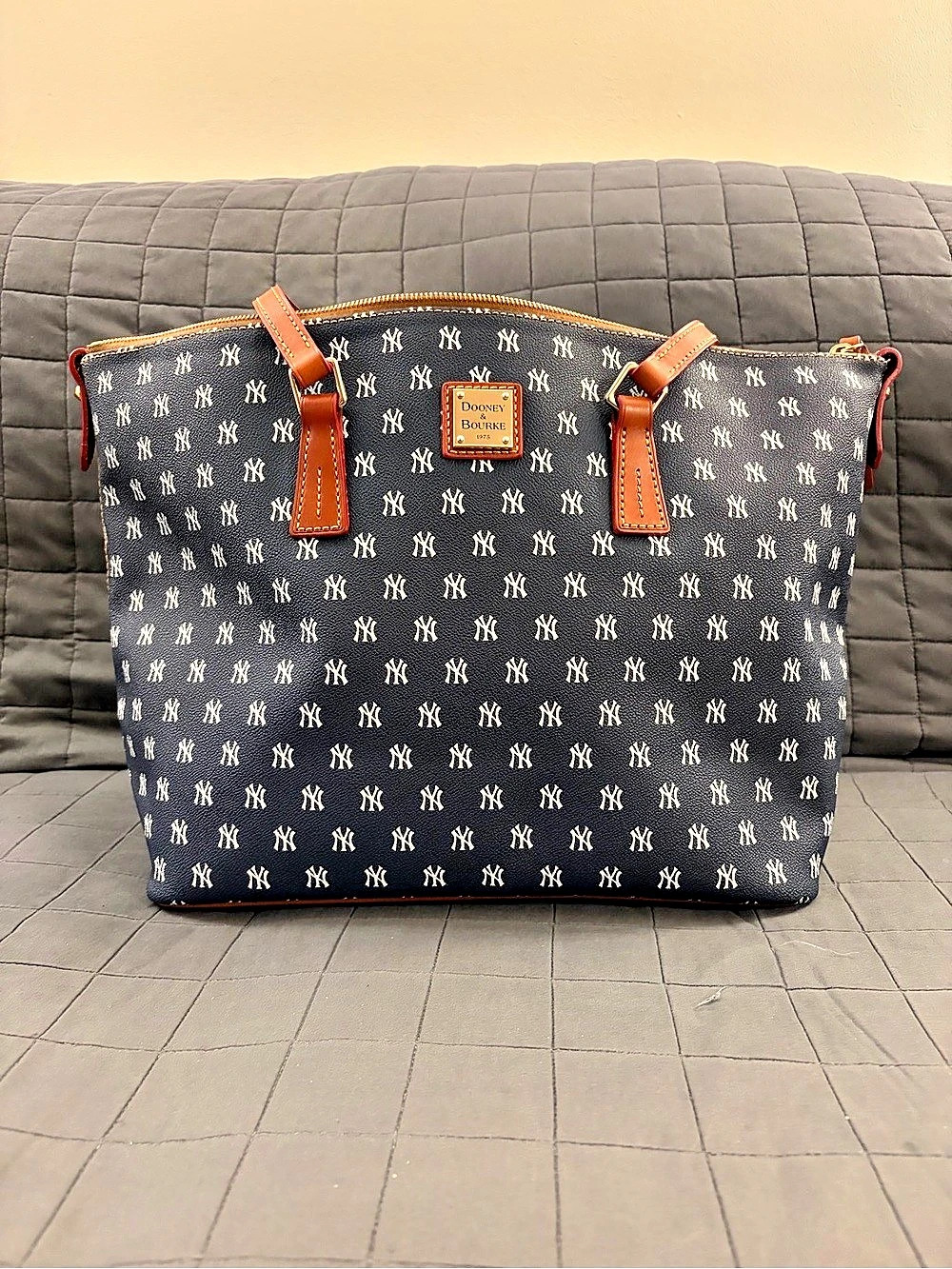 Dooney & Bourke MLB Yankees Zip Tote Black & Brown